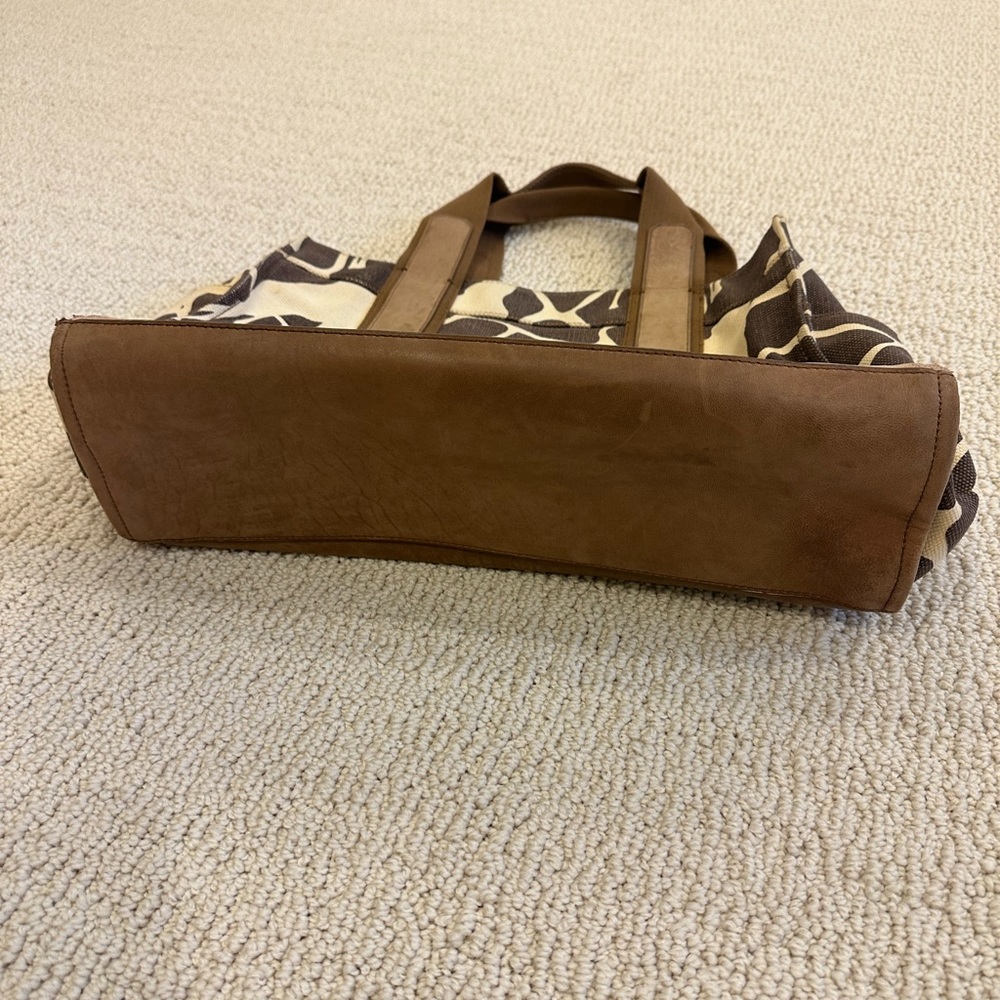 Tory Burch Unique Leather Detail Giraffe Pattern Beach Tote - Picture 10 of 10